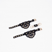 Черные кожаные наручники с клепками, кольцами и золотистой фурнитурой - Crazy Handmade - купить с доставкой в Бийске