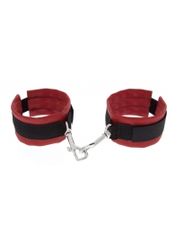 Красно-чёрные полиуретановые наручники Luxurious Handcuffs - Blush Novelties - купить с доставкой в Бийске